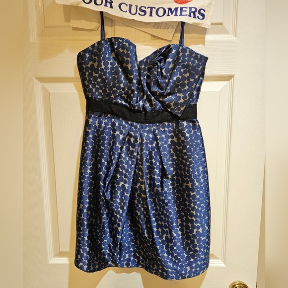 BCBGMAXAZRIA STRAPLESS DRESS - Picture 2 of 4